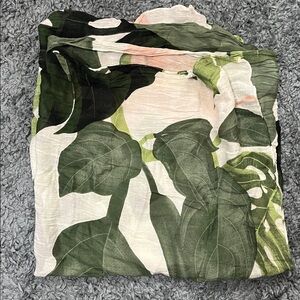Elegant Green and Cream Leaf Print Scarf